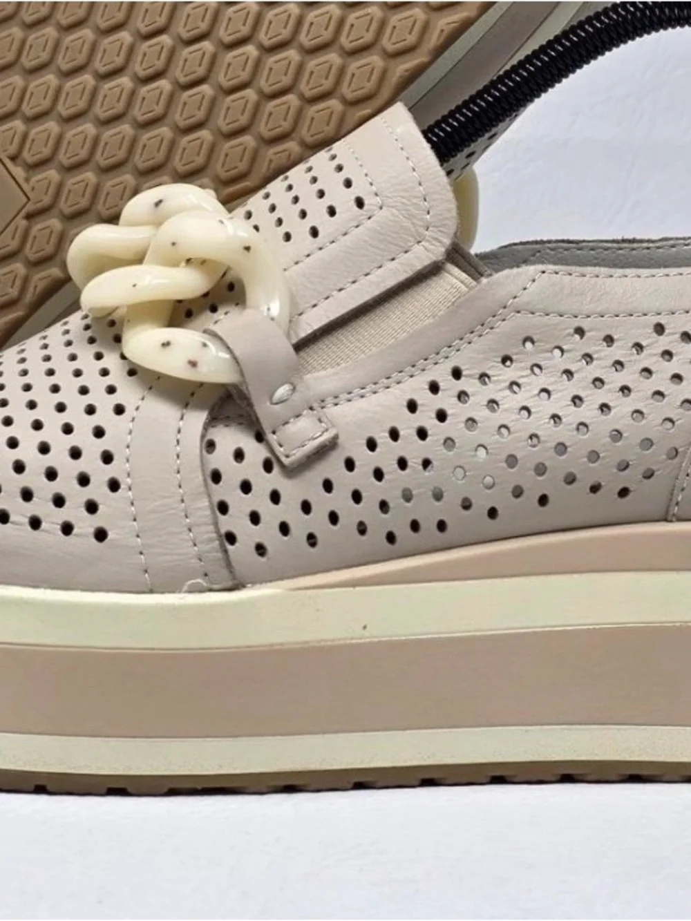 Dolce Vita lightweight perforated